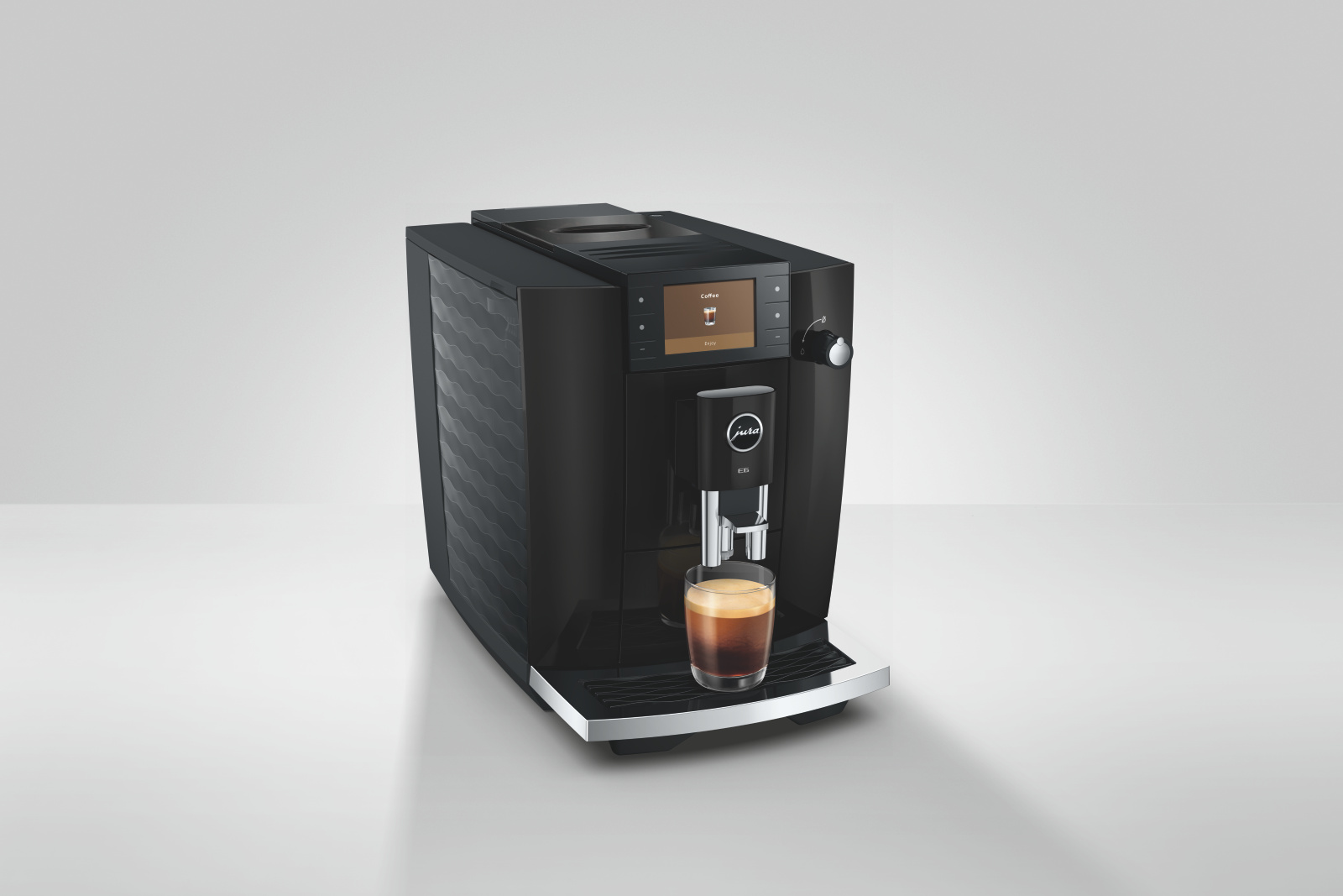 Ekspres E6 ED w kolorze Piano Black z kawą light brew